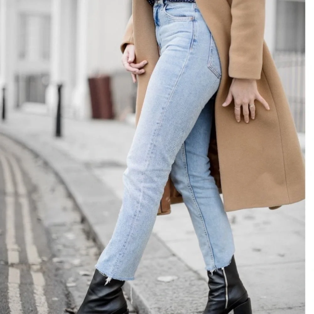 Topshop Light Wash Straight Leg Ankle Crop Raw Hem Jeans Size 26